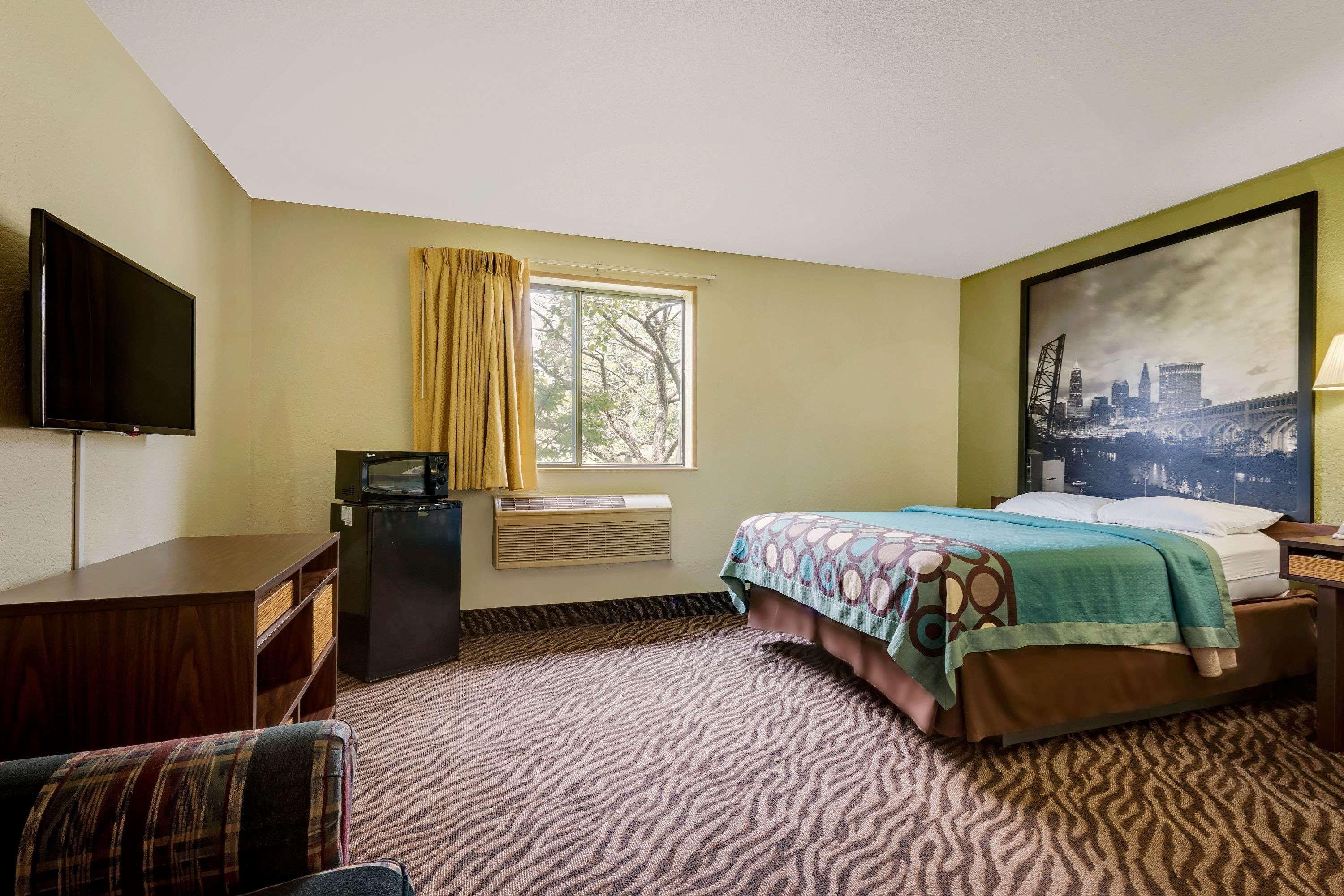Super 8 By Wyndham Mentor/Cleveland Area Hotel Exterior foto