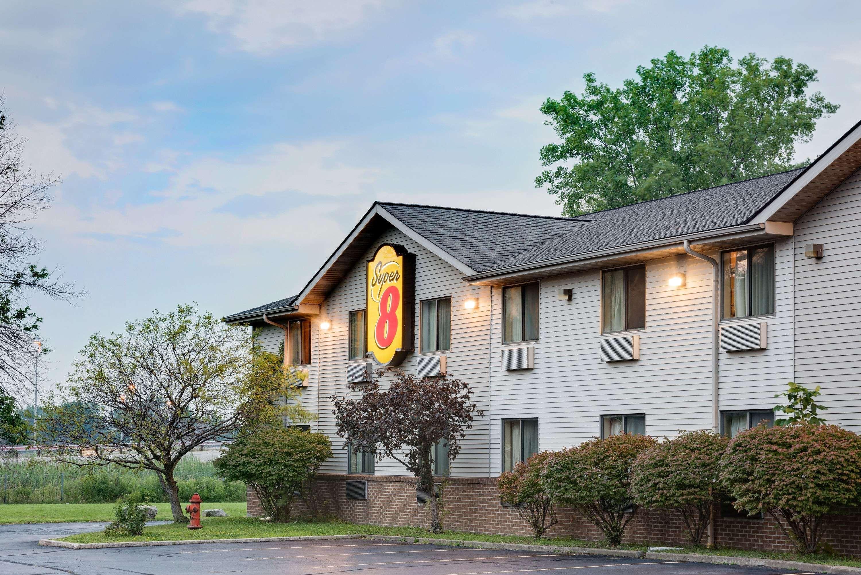 Super 8 By Wyndham Mentor/Cleveland Area Hotel Exterior foto