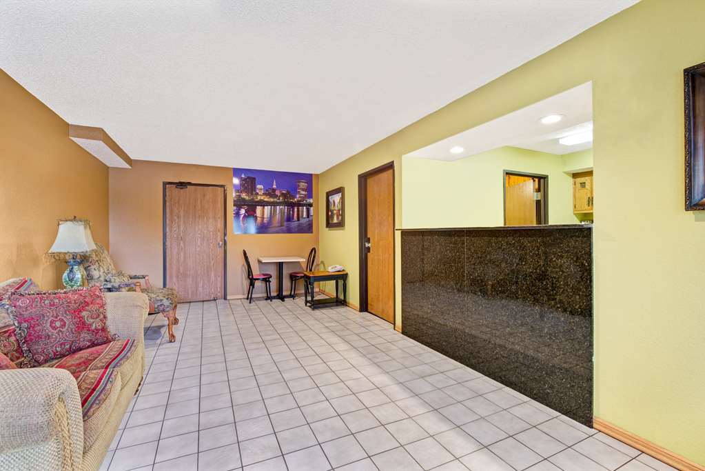 Super 8 By Wyndham Mentor/Cleveland Area Hotel Interior foto