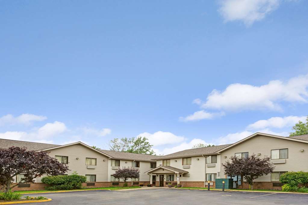 Super 8 By Wyndham Mentor/Cleveland Area Hotel Exterior foto
